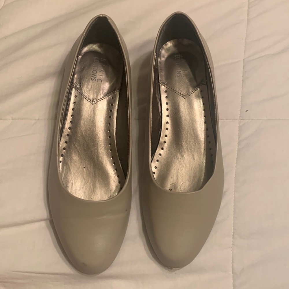 Basic Editions Women's Renee Wide Width Taupe Dress Shoes